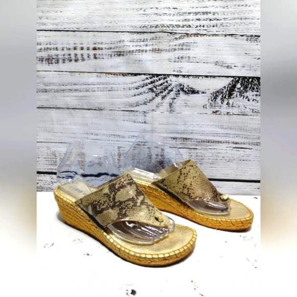 Andre Assous Sandals Gold Snakeskin size 8.5 39 Boho Beach Vacation Wedge - Picture 1 of 5